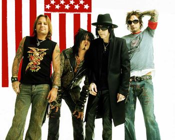 Mötley Crüe in 2004 (from left: Vince Neil, Nikki Sixx, Mick Mars, Tommy Lee)