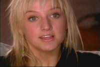Early episodes of The Ashlee Simpson Show showed Simpson's natural blonde hair before she dyed it dark brown.